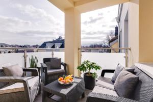 a patio with chairs and a bowl of oranges on a balcony at Apartament Agnes blisko Term Cieplice in Jelenia Góra
