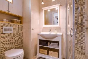 a bathroom with a sink and a toilet and a shower at Apartament Agnes blisko Term Cieplice in Jelenia Góra +10 photos