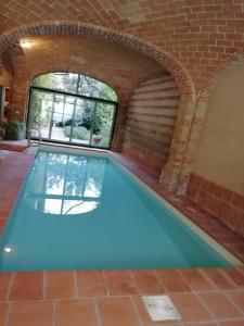 A piscina localizada em CASA MOZART - piscina interna giardino wifi eventi ou nos arredores