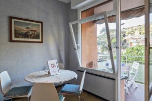 a room with a table and chairs and a window at Casa Rita in Riviera in Santa Margherita Ligure