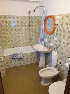 Kúpeľňa v ubytovaní Albergo Trieste + 23 fotografií