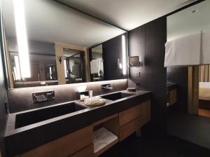 Hôtel de Rougemont & Spa的一间浴室