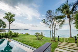 a swimming pool with a view of the ocean at 2H RESORT KOH SAMUI in Koh Samui