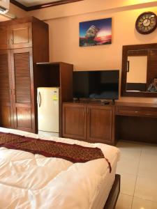 Gallery image of Sunny Beach View Guesthouse in Ban Karon