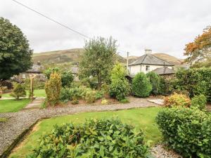 a garden in front of a house at The Bothy in Sedbergh