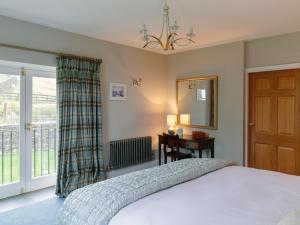 a bedroom with a bed and a window at Knotts Rest in Skipton