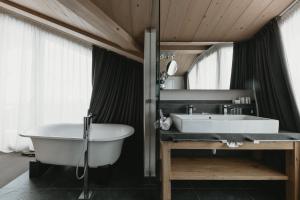 Baðherbergi á Eco & Wellness Boutique Hotel Sonne