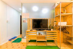 TV a/nebo společenská místnost v ubytování Ben Thanh Dorm