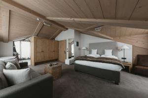 Rúm í herbergi á Eco & Wellness Boutique Hotel Sonne