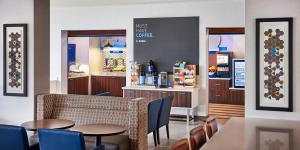 Reštaurácia alebo iné gastronomické zariadenie v ubytovaní Holiday Inn Express - Sarnia - Point Edward, an IHG Hotel