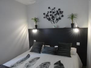 Postel nebo postele na pokoji v ubytování Les Cigalines