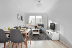 Televízia a/alebo spoločenská miestnosť v ubytovaní Elite Apartments Marine Suite