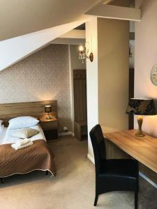 Posteľ alebo postele v izbe v ubytovaní Apartamenty Pałacowe