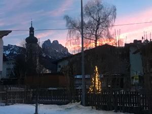 Ein allgemeiner Bergblick oder ein Berglick von der Ferienwohnung aus
