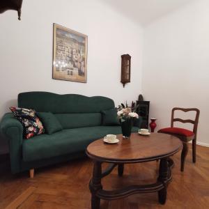 Гостиная зона в Cosy Old Town Apartment (5min from Main Square)