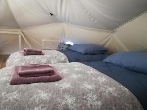 Легло или легла в стая в Glamping Drzwi Do Lasu