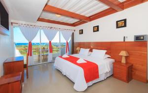 a bedroom with a bed and a view of the ocean at Hotel La Casa de Judy in Puerto Ayora