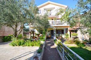 a house with a garden in front of it at Apartment Gordan in Murter
