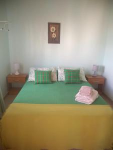 Postel nebo postele na pokoji v ubytování COMPLEJO DEPARTAMENTOS BePe FRENTE AL MAR