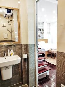 Phòng tắm tại Van Son Garden - HomeStay