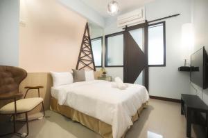 Rúm í herbergi á 東立方旅宿-East Cube B&B