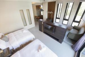 Rúm í herbergi á 東立方旅宿-East Cube B&B