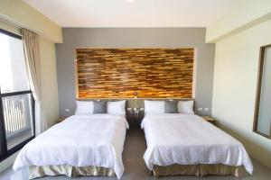 Rúm í herbergi á 東立方旅宿-East Cube B&B