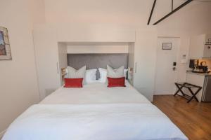 Postel nebo postele na pokoji v ubytování Turbine Hotel & Spa