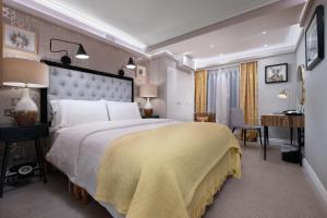 Postel nebo postele na pokoji v ubytování Roxford Lodge Hotel