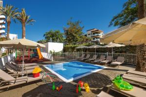 Bazén v ubytování Hotel Riu Palace Palmeras - All Inclusive nebo v jeho okolí