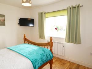 a bedroom with a bed and a window at Barforth Hall Lodge in Richmond