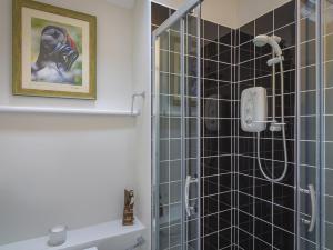 Ένα μπάνιο στο Gooder House +40 φωτογραφίες