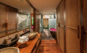 A bathroom at Fivelements Retreat Bali
