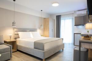 Posteľ alebo postele v izbe v ubytovaní KN Ionian Suites