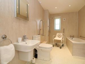 Vannituba majutusasutuses Elm Cottage +19 fotot