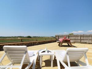 Rõdu või terrass majutusasutuses Elm Cottage