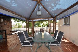 Αίθριο ή υπαίθριος χώρος στο Torreta Of Gormaig, House with swimming pool