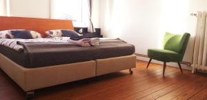 A bed or beds in a room at Ahoi