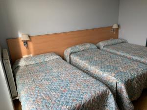 Łóżko lub łóżka w pokoju w obiekcie Hotel Área de Calahorra