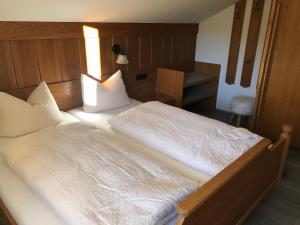 Ένα ή περισσότερα κρεβάτια σε δωμάτιο στο Gästehaus Aurikel 16