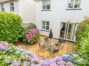 Κήπος έξω από το 2 Primrose Cottage