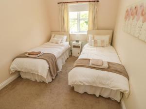 Ένα ή περισσότερα κρεβάτια σε δωμάτιο στο 2 Primrose Cottage