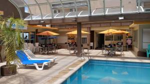 The swimming pool at or close to Gran Hotel Fontainebleau