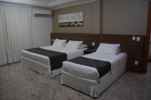 
A bed or beds in a room at Mavil Plaza Hotel
