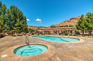 The swimming pool at or close to Kanab Condo with Pool and AC Less Than 1 Mi to Attractions!