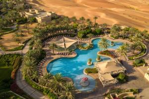 Kolam renang di atau dekat dengan Anantara Qasr al Sarab Desert Resort