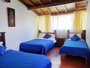 Tempat tidur dalam kamar di Hotel Casa Floralia