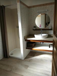 U San Daniellu villas et chambres的一间浴室