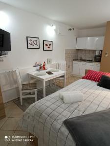 Postel nebo postele na pokoji v ubytování Apartments Vrime