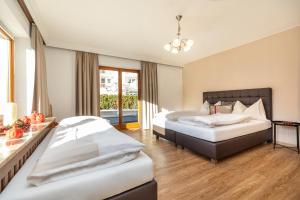 Posteľ alebo postele v izbe v ubytovaní Herzerl-Chalet Appartements